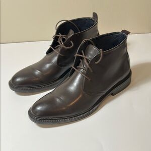 Sleek Brown Leather Chukka Boots with Polished Finish